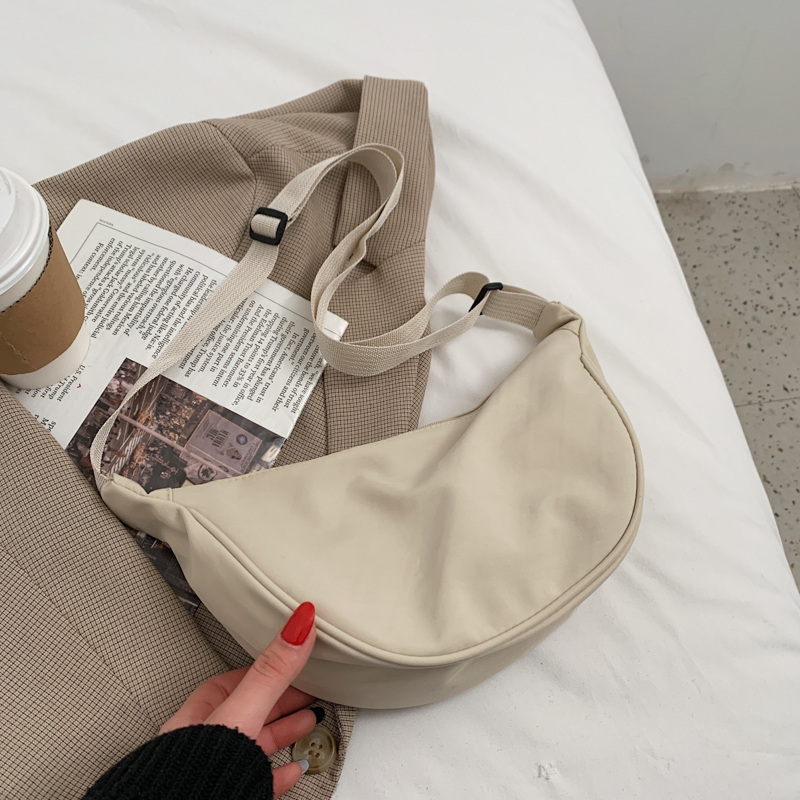 Nylon messenger bag female 2021 new trendy dumpling bag lightweight small shoulder bag underarm bag wild single shoulder canvas bag